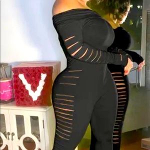 Super Sexy Off Shoulder Jumpsuit. NWT